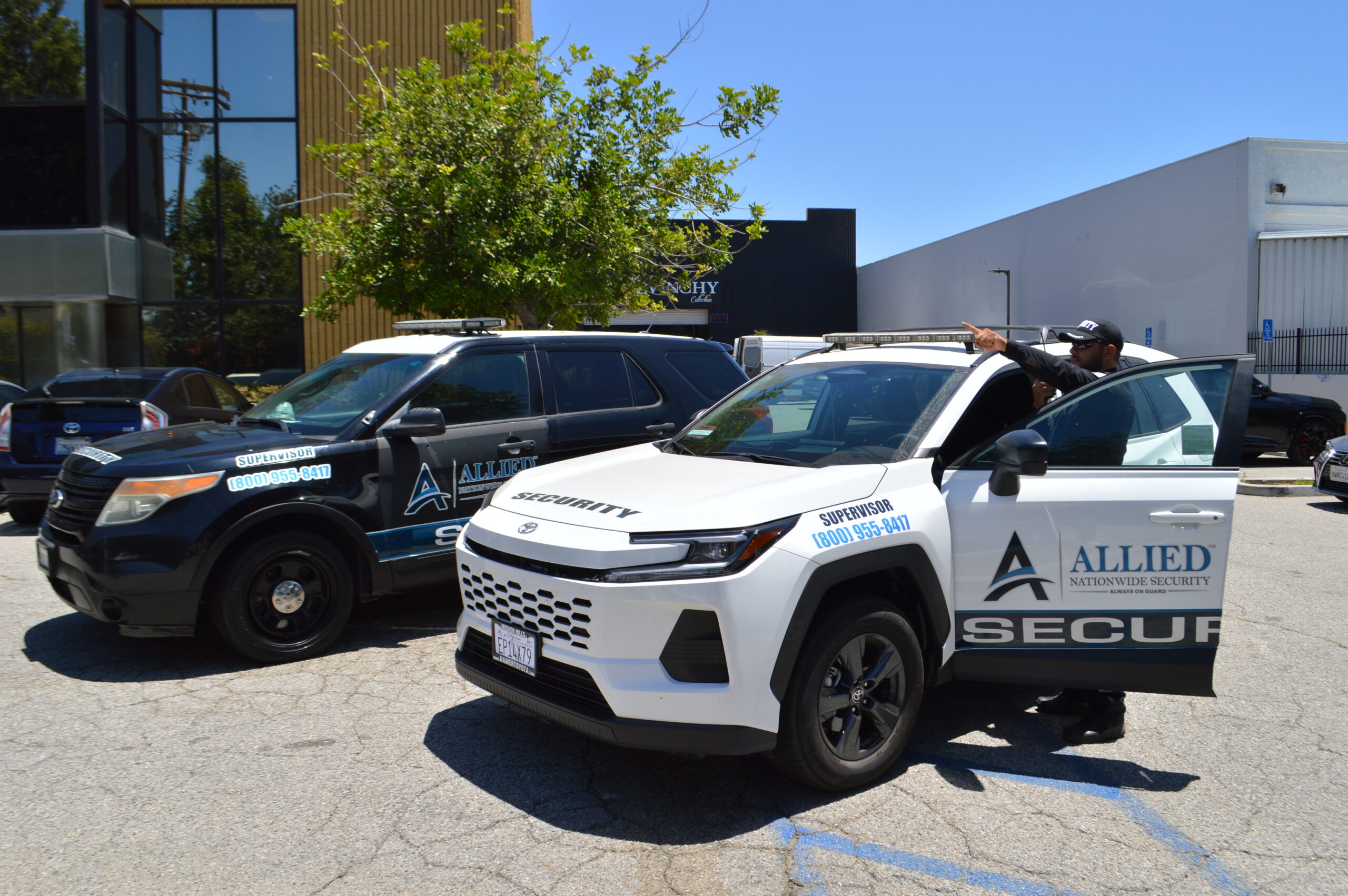 Marked Vehicle Guard-Ford and Rav4 Guard and Radio